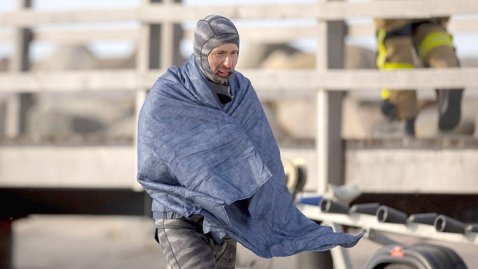 Meeresbiologe und Walexperte Robert Marc Lehmann hat den gestrandeten Wal in der Lübecker Bucht begleitet. Von ihm stammte der ursprüngliche Rettungsplan. Foto: IMAGO / Agentur 54 Grad