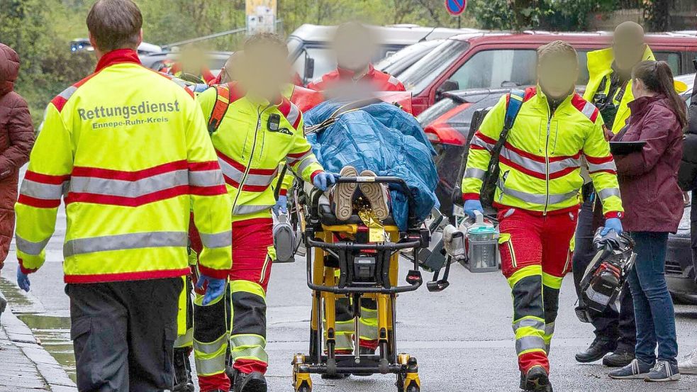 Der Verdächtige hat laut Polizei eine Frau und zwei Kinder verletzt, eines davon ist daraufhin verstorben. Foto: Justin Brosch/dpa