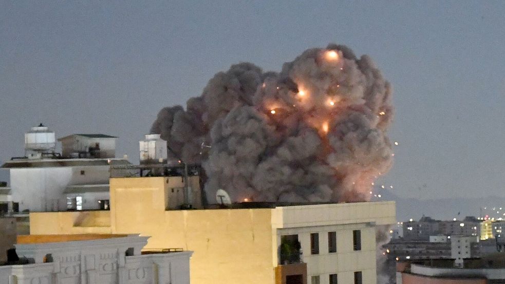 Teheran bleibt weiter unter Beschuss der israelischen und US-Streitkräfte. Foto: Shadati/XinHua/dpa