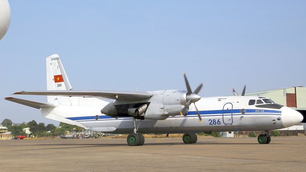 Ein Flugzeug ist über der von Russland besetzten ukrainischen Schwarzmeer-Halbinsel Krim abgestürzt. (Symbolbild) Foto: Na Son Nguyen/AP/dpa