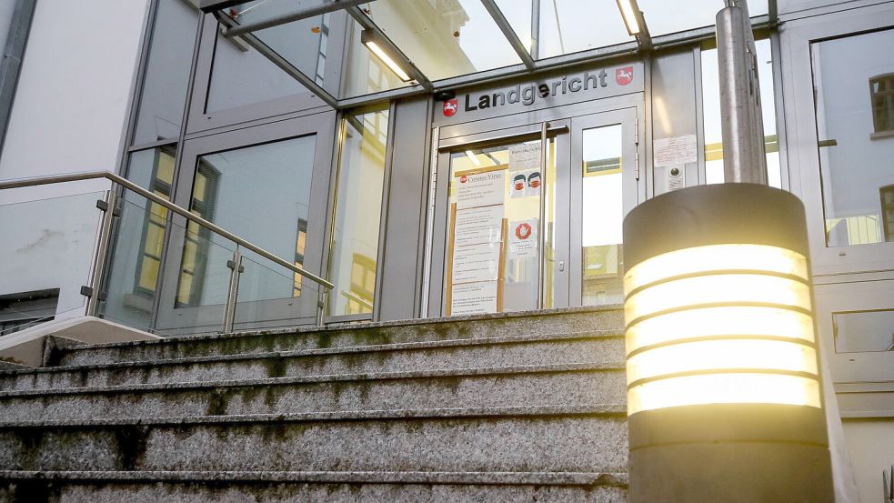 Der Eingang zum Landgericht in Aurich. Foto: Romuald Banik