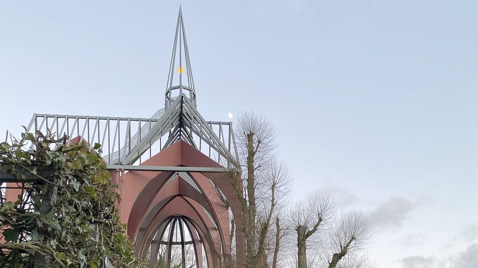 Mystisch mutet die Klosterstätte im Ihlower Forst an. Doch nicht nur die beeindruckende Optik war Grund dafür, das Freilichttheater hier im Ihlower Forst aufzuführen. Foto: Christin Wetzel
