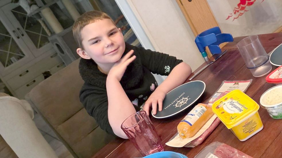 Die achtjährige Zoey aus Ihlowerfehn kämpft sich nach einer Krebserkrankung derzeit zurück in den Alltag. Foto: privat