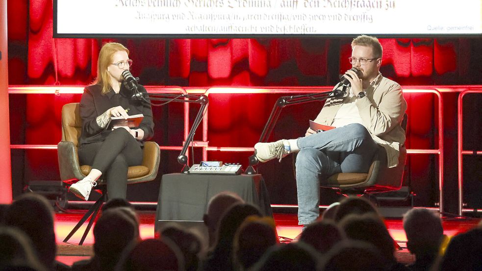Ute Nobel und Daniel Noglik neben wieder auf den Bühnen Ostfrieslands Platz – wie hier im Zollhaus in Leer. Foto: Jens Doden/Archiv