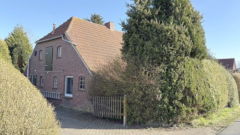 Rund um dieses Haus in Fulkum läuft ein größerer Polizeieinsatz. Foto: Susanne Ullrich