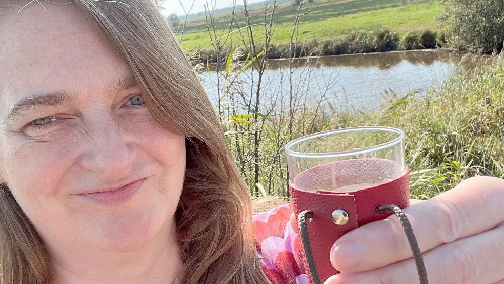 Eine Weinwanderung im Sommer, das Bierchen beim Fußballgucken: „Da bin ich gerne dabei“, sagt Carmen Leonhard. Nur jetzt ist erstmal Alkoholfasten angesagt. Foto: Carmen Leonhard
