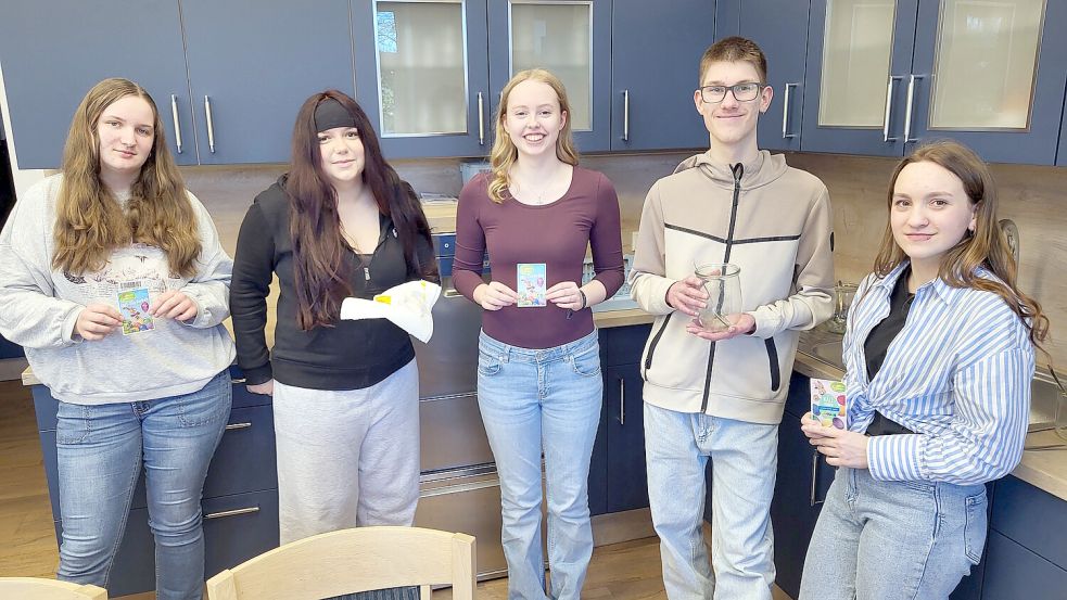 Junge Leute haben für die Ostergottesdienste in Victorbur einiges vorbereitet. Foto: privat