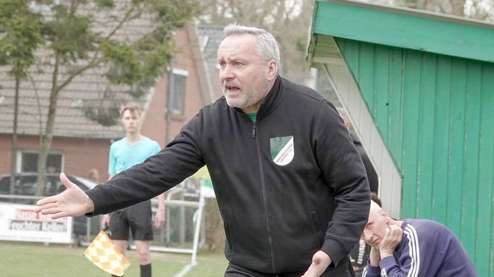 So kennt man ihn: Trainer Jerzy Klukowski lautstark an der Seitenlinie. Foto: Helmut Vortanz