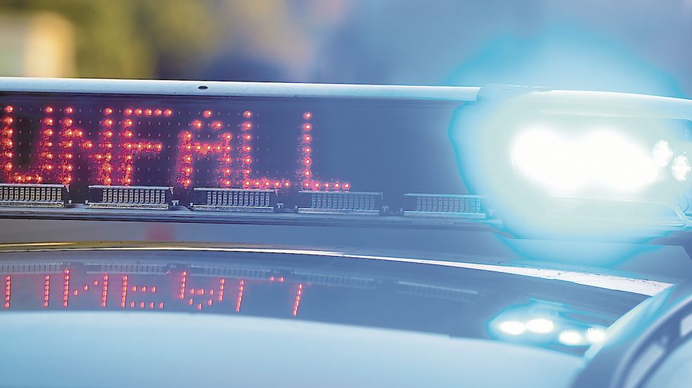 Die Polizei war nach einem Unfall in Südbrookmerland im Einsatz. Symbolfoto: Stefan Puchner/dpa