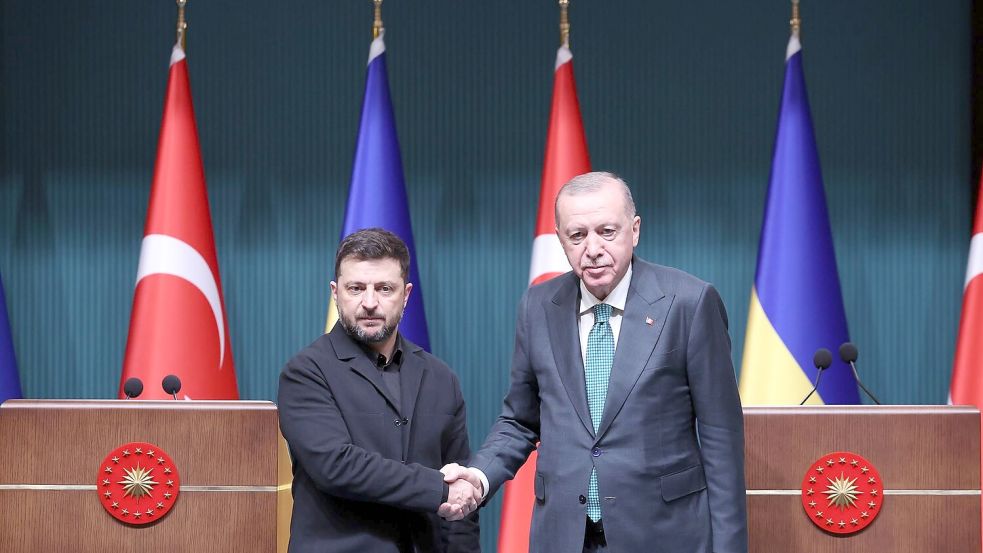 Der ukrainische Präsident Wolodymyr Selenskyj hat Gespräche mit dem türkischen Präsidenten Recep Tayyip Erdogan angekündigt. (Archivbild) Foto: Yavuz Ozden/DIA Photo/AP/dpa