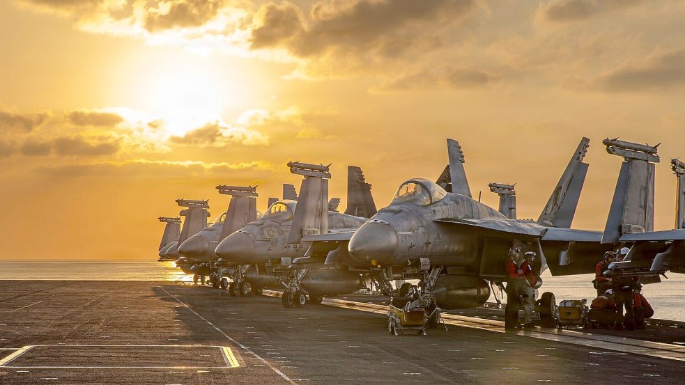 Im Iran läuft die Suche nach einem vermissten Besatzungsmitglied eines abgeschossenen Kampfjets. (Archivbild) Foto: Uncredited/U.S. Central Command/