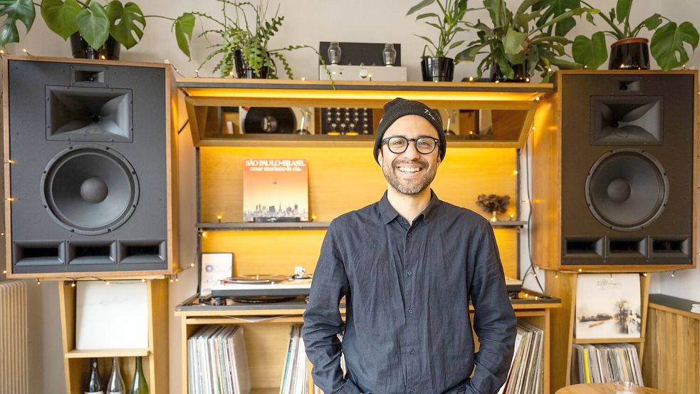 Kevin Rodriguez, Betreiber der Listening Bar Unkompress. Foto: Christophe Gateau