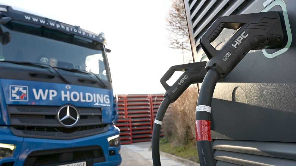 Seit einigen Jahren gehören bei der WP Spedition in Zwickau auch Elektro-Lkw zum Fuhrpark. Foto: David Hammersen