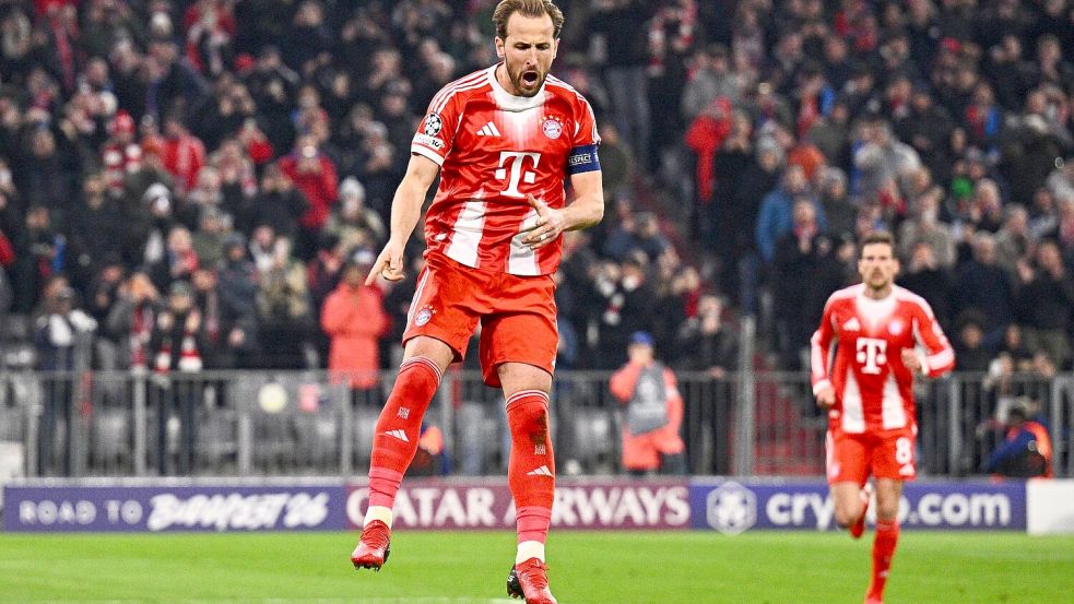 So wollen die Bayern-Fans Torjäger Harry Kane gegen Real sehen: Jubelnd. (Archivbild) Foto: Tom Weller