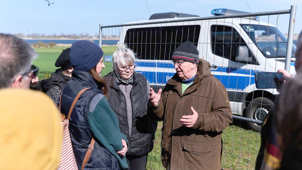 Umweltminister Till Backhaus (SPD) war über Ostern mehrfach vor Ort. Foto: Marcus Golejewski