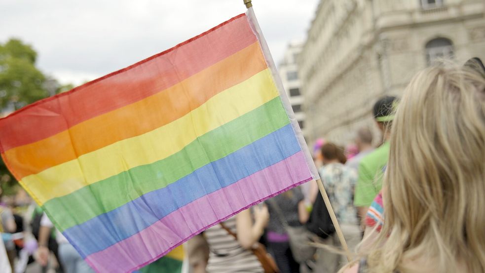 In über 60 Ländern der Welt sind gleichgeschlechtliche Handlungen verboten. Foto: IMAGO / Seeliger