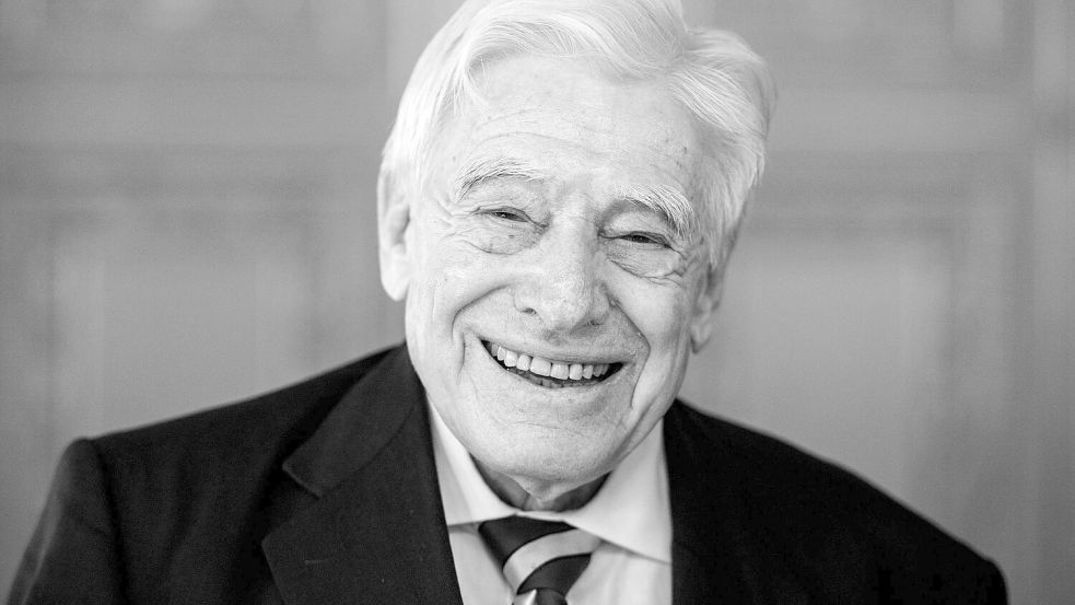 Schwarz-Schilling wendete sich nach dem Ministeramt neuen Themen zu. (Archivbild) Foto: Andreas Arnold/dpa