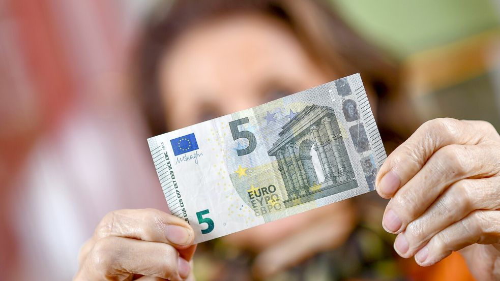 Die Zahl der Empfänger von Grundsicherung im Alter steigt. Foto: IMAGO / Joko