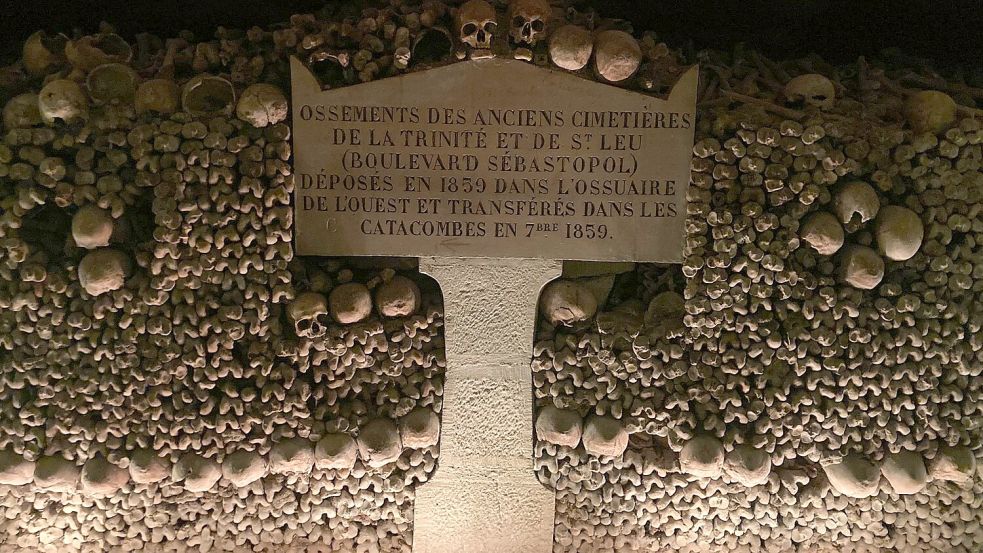 Die Pariser Katakomben entstanden Ende des 18. Jahrhunderts während einer Gesundheitskrise. Foto: Sabine Glaubitz