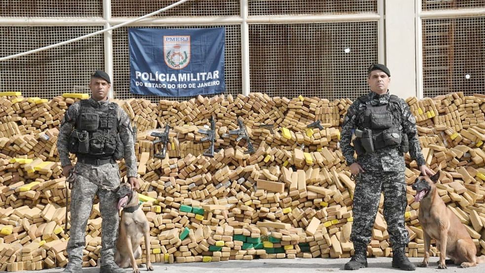 Fast 50 Tonnen Marihuana hat die Polizei in der brasilianischen Millionenmetropole Rio de Janeiro sichergestellt. Foto: -/ASCOM PMERJ/dpa