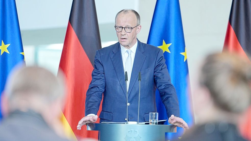 Merz versprach: Sollten die Preise weiter steigen, werde die Regierung handeln. Foto: Michael Kappeler/dpa