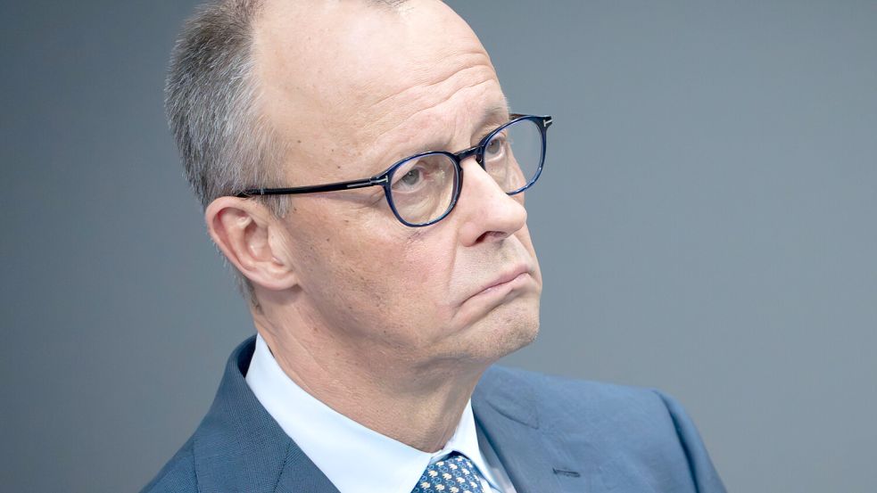 Dünnhäutig: Bundeskanzler Friedrich Merz (CDU) geht rigoros gegen Beleidigungen im Internet vor. Foto: IMAGO/Political-Moments