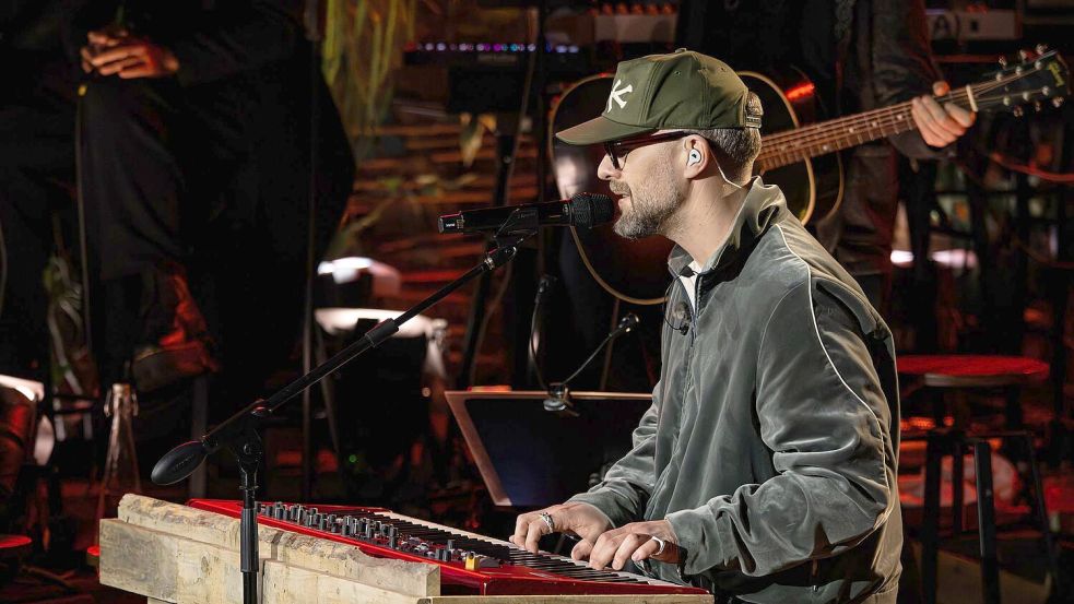 Mark Forster kommt bei „Sing meinen Song“ emotional an seine Grenzen. Foto: Markus Hetrich/RTL/dpa