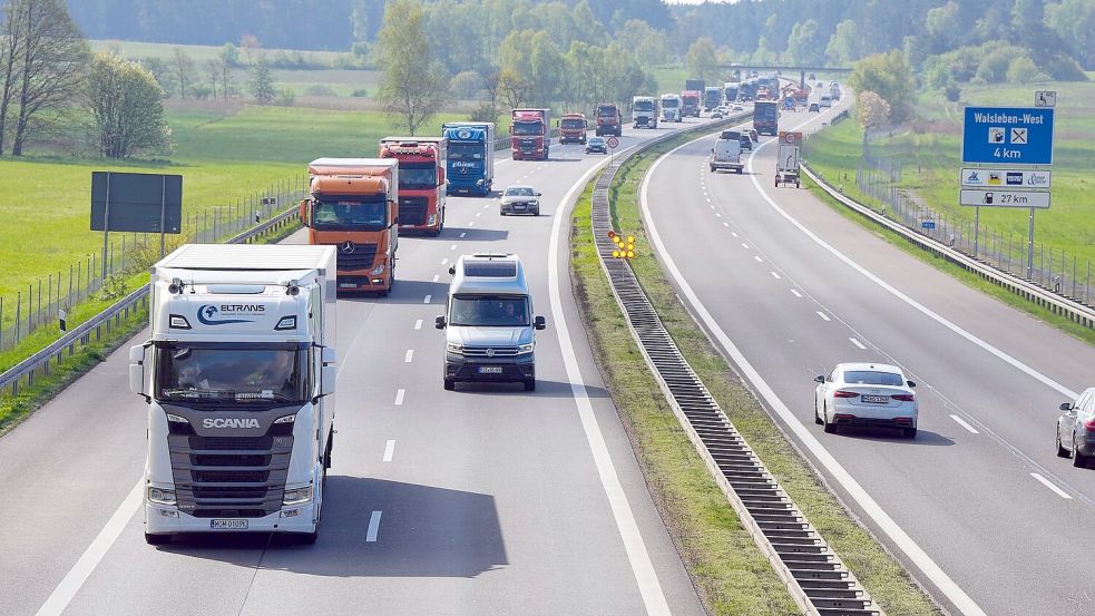 Gefordert werden unter anderem niedrigere Energie- und Stromsteuern und die Abschaffung der CO2-Doppelbelastung im Straßengüterverkehr. (Symbolfoto) Foto: Soeren Stache