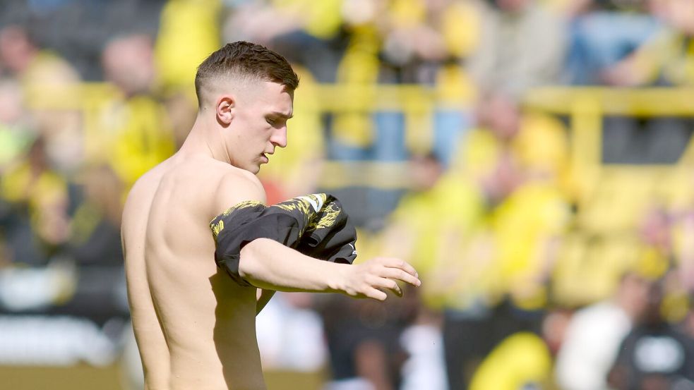 Pfiffe trotz Vertragsverlängerung für Nico Schlotterbeck. Foto: Bernd Thissen