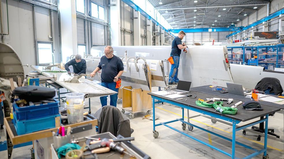 In einer Werkstatt nahe Bremen werden Flugzeugteile aus ganz Europa repariert. Foto: Sina Schuldt