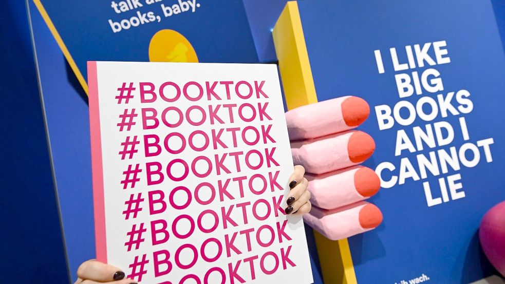 In der BookTok-Community tauschen sich vor allem junge Menschen über ihre Lieblingsbücher aus. (Archivbild) Foto: Arne Dedert