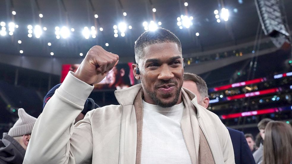 Der Boxer Anthony Joshua beim Kampf zwischen Tyson Fury und Arslanbek Machmudow. Foto: Bradley Collyer/PA/AP/dpa
