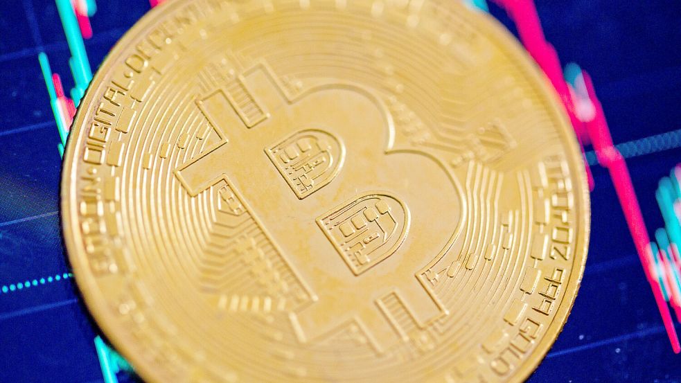 Das Unternehmen, für das der Angeklagte arbeitete, investierte Geld in Kryptowährungen. Foto: DPA