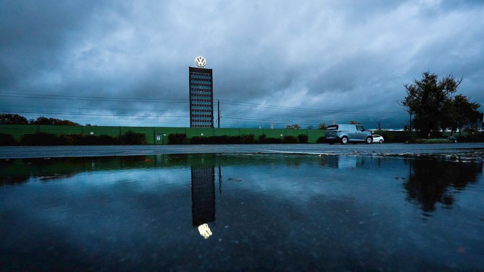 Volkswagen leidet unter sinkenden Absätzen. (Archivbild) Foto: Julian Stratenschulte