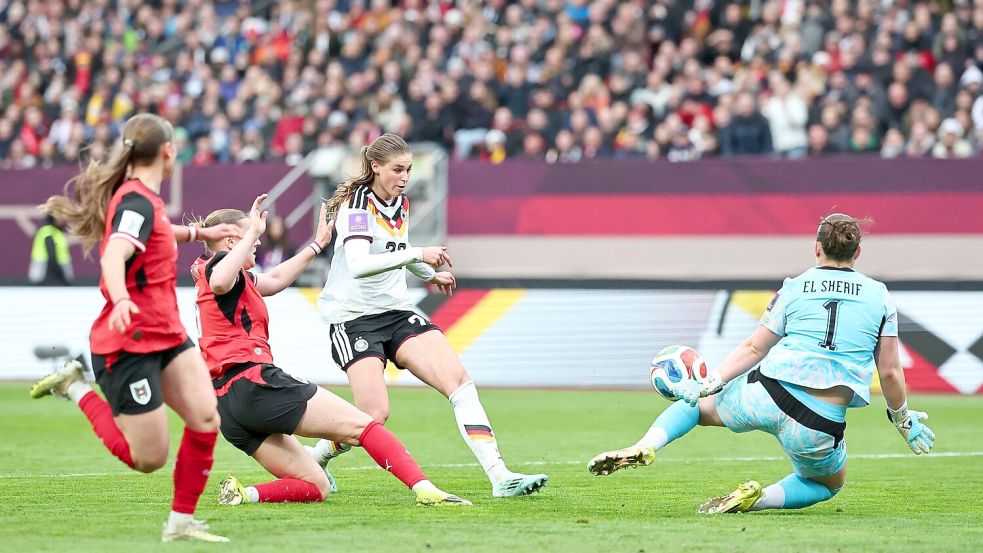 Deutliches Chancenplus für das DFB-Team mit Jule Brand. Foto: Daniel Karmann/dpa