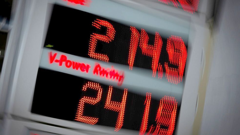 Die Preise an der Tankstelle sind für viele eine Last. (Symbolbild) Foto: Peter Kneffel/dpa