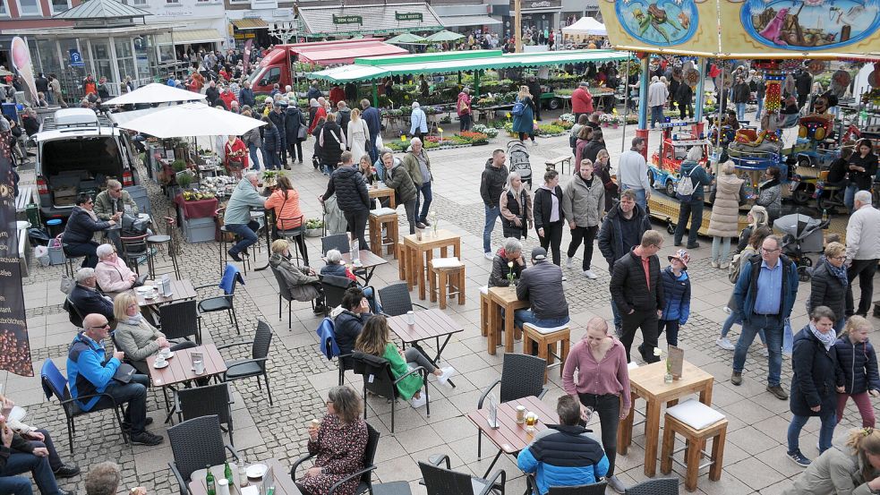 Zum Geranienmarkt blüht Aurich voll auf: Die 29. Auflage des Frühlingszaubers verspricht mit verkaufsoffenen Sonntag eine stimmungsvolle Innenstadt.