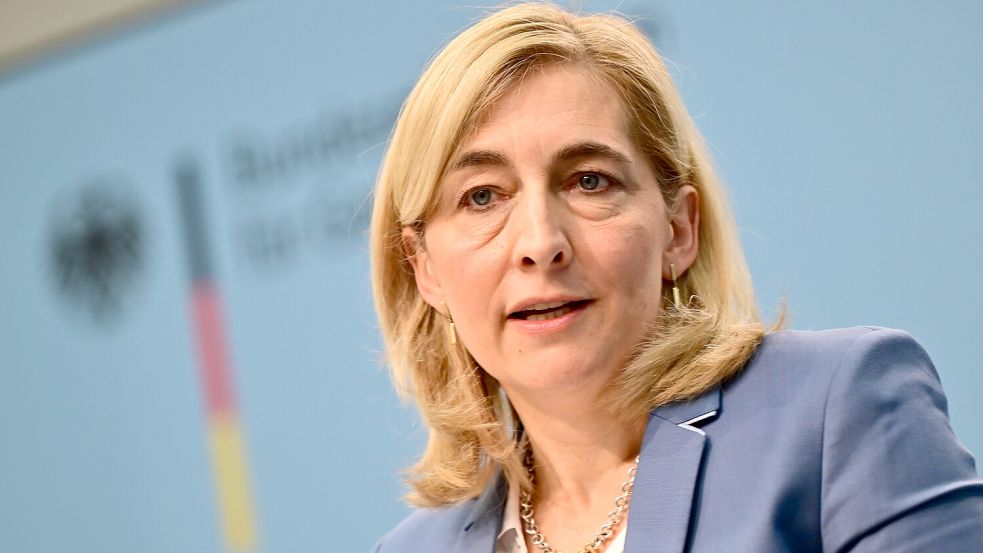 Gesundheitsministerin Nina Warken soll die Krankenkassen auf Kurs bringen. Das wird schmerzfrei nicht möglich sein. Foto: dpa/Sebastian Gollnow