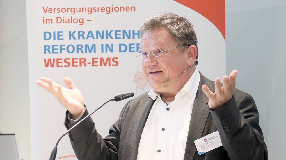 Der niedersächsische Sozial- und Gesundheitsminister Dr. Andreas Philippi im November 2023 bei einem Besuch im Energie-Erlebnis-Zentrum in Aurich. Foto: Romuald Banik