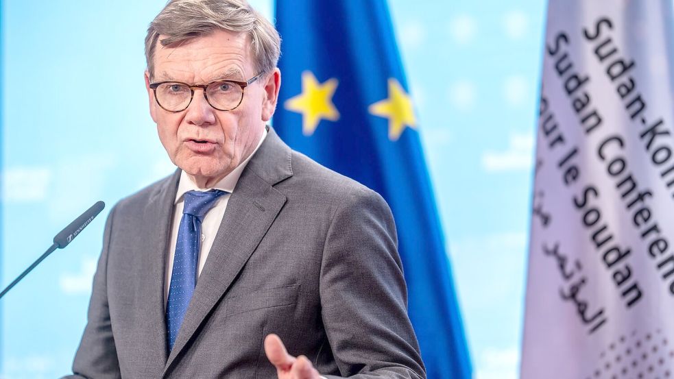 Bundesaußenminister Johann Wadephul (CDU) spricht auf der dritten Internationalen Sudan-Konferenz. Foto: Michael Kappeler/dpa