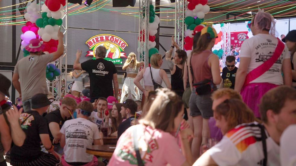 Stimmung „unfassbar gut“: Im Bierkönig wird wieder gefeiert. Foto: Clara Margais