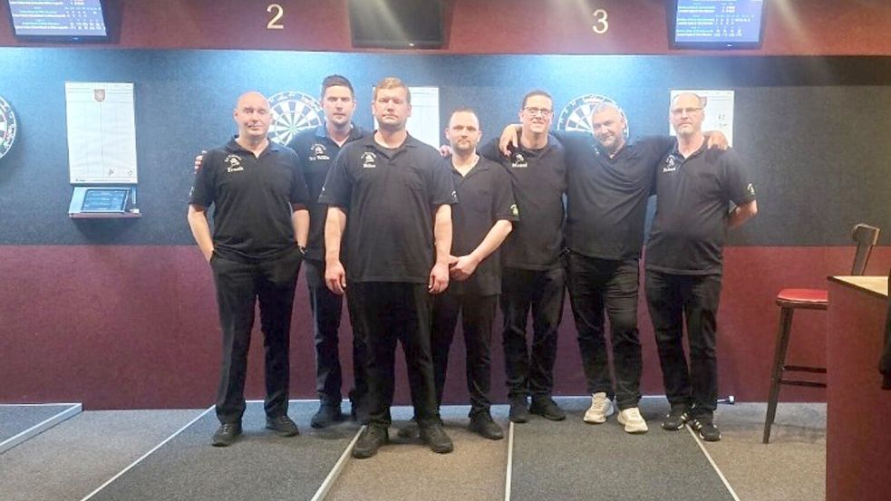 Die Steeldarter des DC Moordorf: Frank Kortewille (von links), Wilko Meyeraan, Matthias Müller, Timo Weermann, Manfred Jürgens, Dennis Akhtar und Robert Braun. Foto: privat
