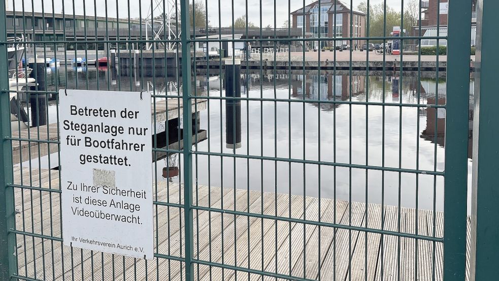 Der alte Steg besteht aus Bongossi-Holz und soll für die Saison 2027 durch eine Stahlkonstruktion ersetzt werden. Foto: Mieke Matthes