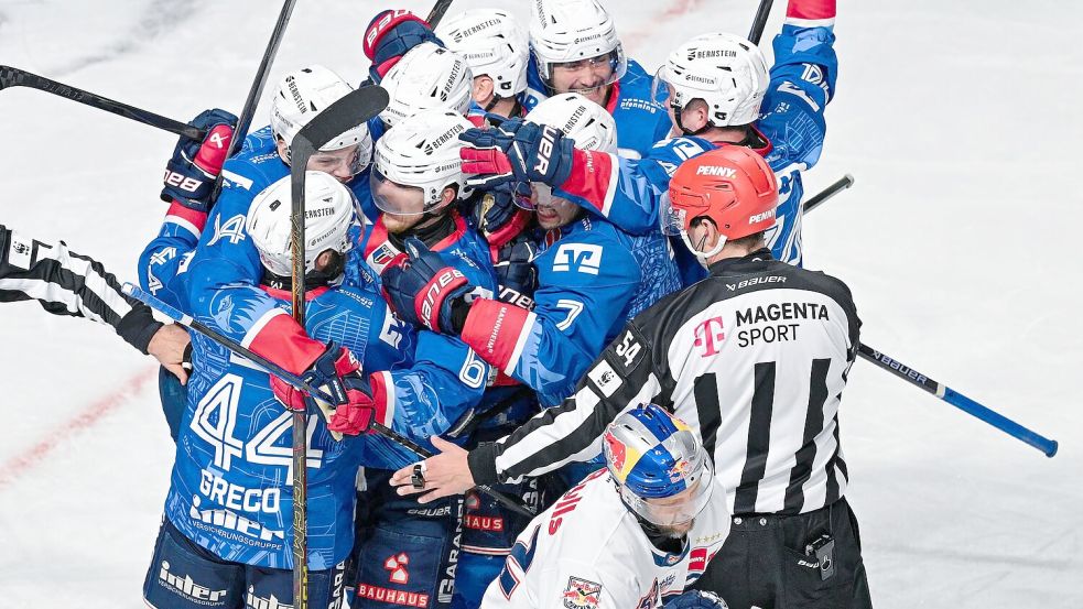 Nach 2019 mal wieder im Finale: die Adler Mannheim. (Archivbild) Foto: Uwe Anspach
