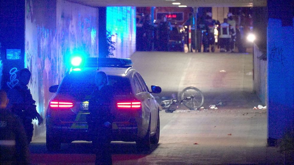 Die Polizei hat den Ort der Explosion abgesperrt. Foto: Thorsten Kremers/dpa