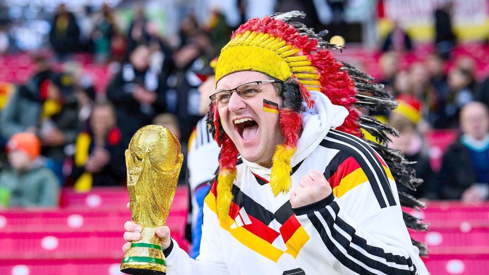 Fans der deutschen Mannschaft erwartet bei der WM eine Kosten-Explosion. (Archivbild) Foto: Tom Weller