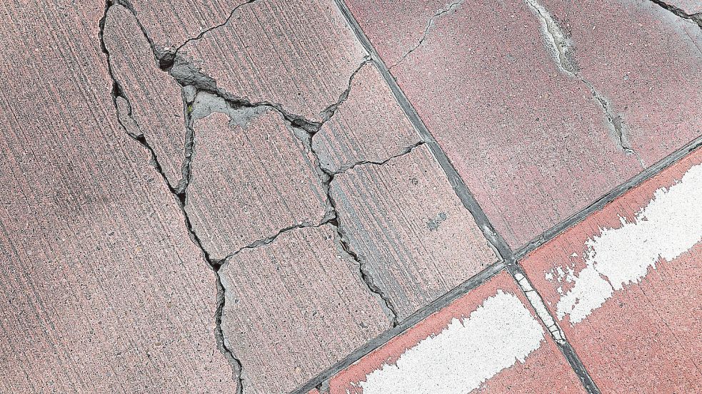 Bröckelnder Beton am Osnabrücker Rosenplatz: Was haben die Verantwortlichen aus dem Debakel gelernt, damit sich solche Bilder nicht auf dem Neumarkt wiederholen? Foto: Michael Gründel
