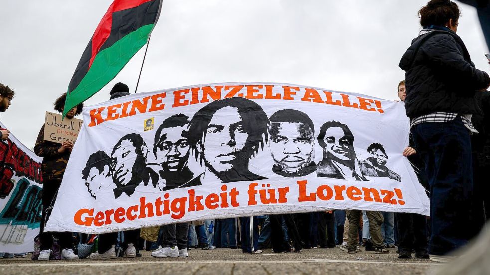 Die Demonstration fand fast auf den Tag genau ein Jahr nach den tödlichen Polizeischüssen statt. Foto: Izabela Mittwollen