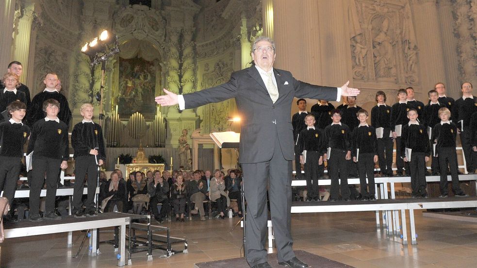 Gerhard Schmidt-Gaden, der Gründer des Tölzer Knabenchors, bei einem Konzert im Jahre 2010. Nun ist der Dirigent im Alter von 88 Jahren gestorben. (Archivbild) Foto: Felix Hörhager