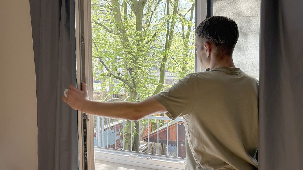 Mit Blick in den Innenhof: Seit fünf Monaten hat Ilja ein Zimmer in einer Wohneinrichtung für Ex-Häftlinge. Foto: Leon Grupe